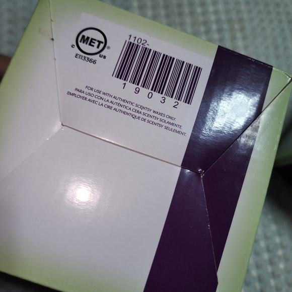 SCENTSY GUC BOHO CHIC PLUG IN FRAGRANCE WARMER - Picture 2 of 6